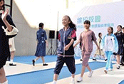 北京新推出70套中小學生“校服定制”，讓傳統(tǒng)的運動校服得到創(chuàng)新