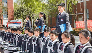 中美日“校服定制”大比拼！