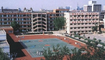 “校服定制”著裝，到底對校園文化建設(shè)起著什么作用呢？