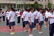8月，江西省發(fā)布了2019秋季南昌市城區(qū)學校“校服定制”收費項目及標準