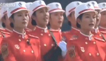 慶祝祖國70華誕慶典，群眾游行服裝設(shè)計別具匠心，帶動“校服定制”產(chǎn)業(yè)設(shè)計新方向