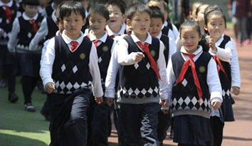純棉的校服定制衣服清洗后能手動擰干嗎 ？