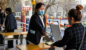 疫情過后：學校陸續(xù)開學 校服生產(chǎn)公司守護健康校園