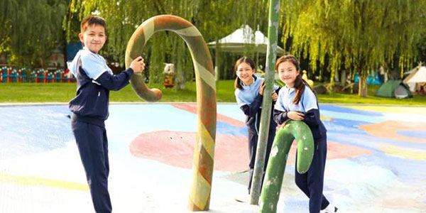 秋季小學(xué)生定制校服,校服生產(chǎn)廠家
