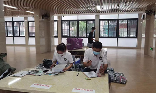 秋冬校服定制，校服生產(chǎn)廠家