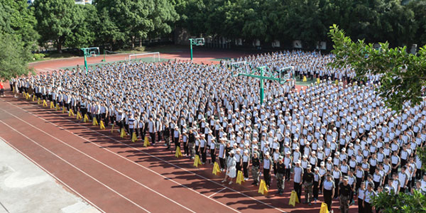 校服定制廠家，中小學(xué)校服定制