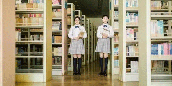 校服生產(chǎn)廠家，定制校服